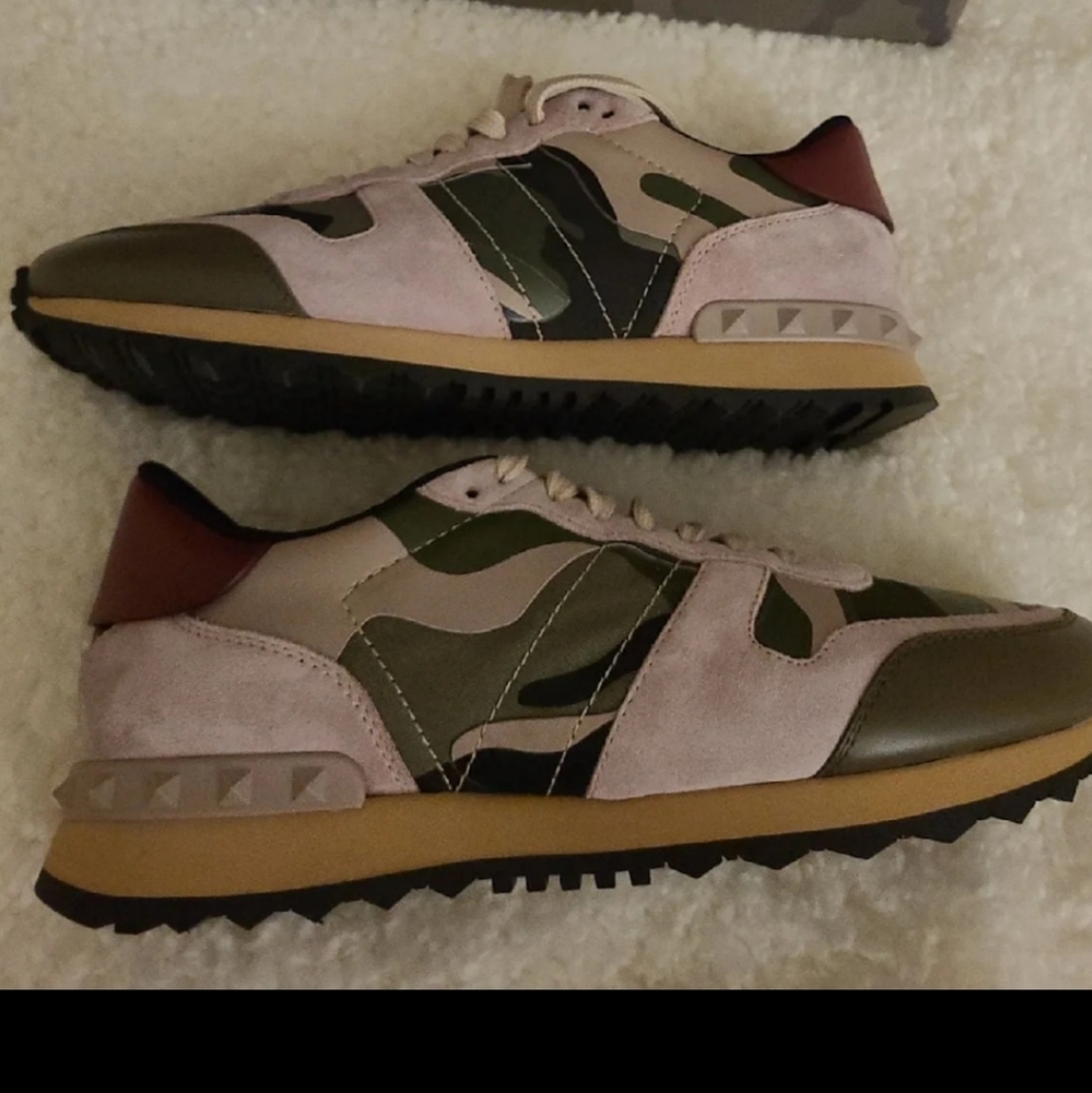 NWT  Unisex VALENTINO ROCKRUNNER SNEAKERS